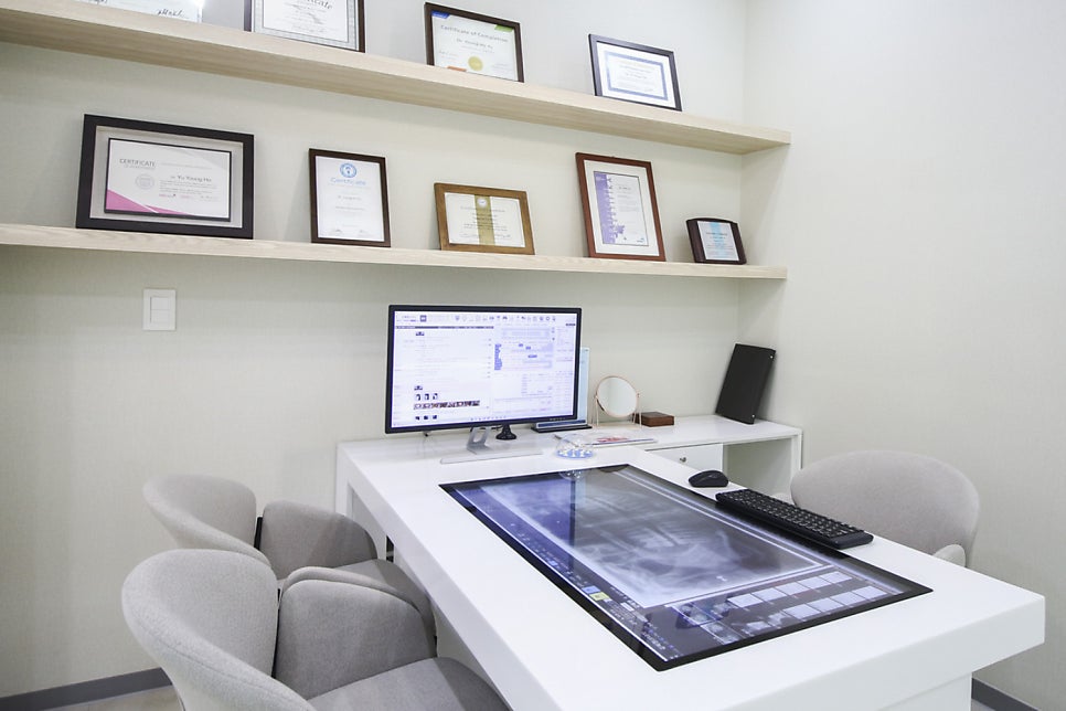 둔산동 전체임플란트 잇몸뼈 인접 치아 신경관 확인 후 식립 계획 주의사항